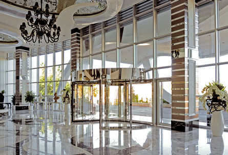 TSA 395 Automatic revolving doors offer a high degree of access convenience with high access frequency. Perfectly designed and in an elegant look, they create the first impression in your building's foyer. With a variety of different modes of operation and settings, they can be used by everybody.