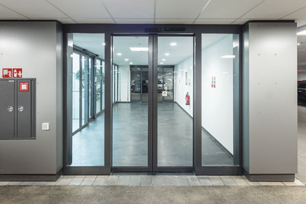 Automated sliding door for the smart façade 