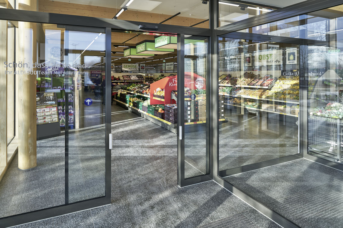 GEZE offers presence detectors for a wide variety of door types and applications. With the right questions, we can help you find the right sensor solution – so your automatic door offers the best possible safety in use.