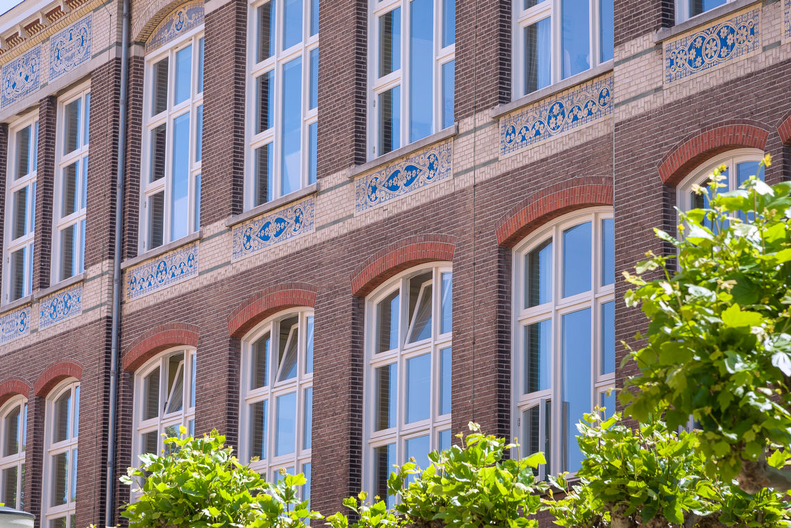 Automated windows for ventilation in school buildings GEZE