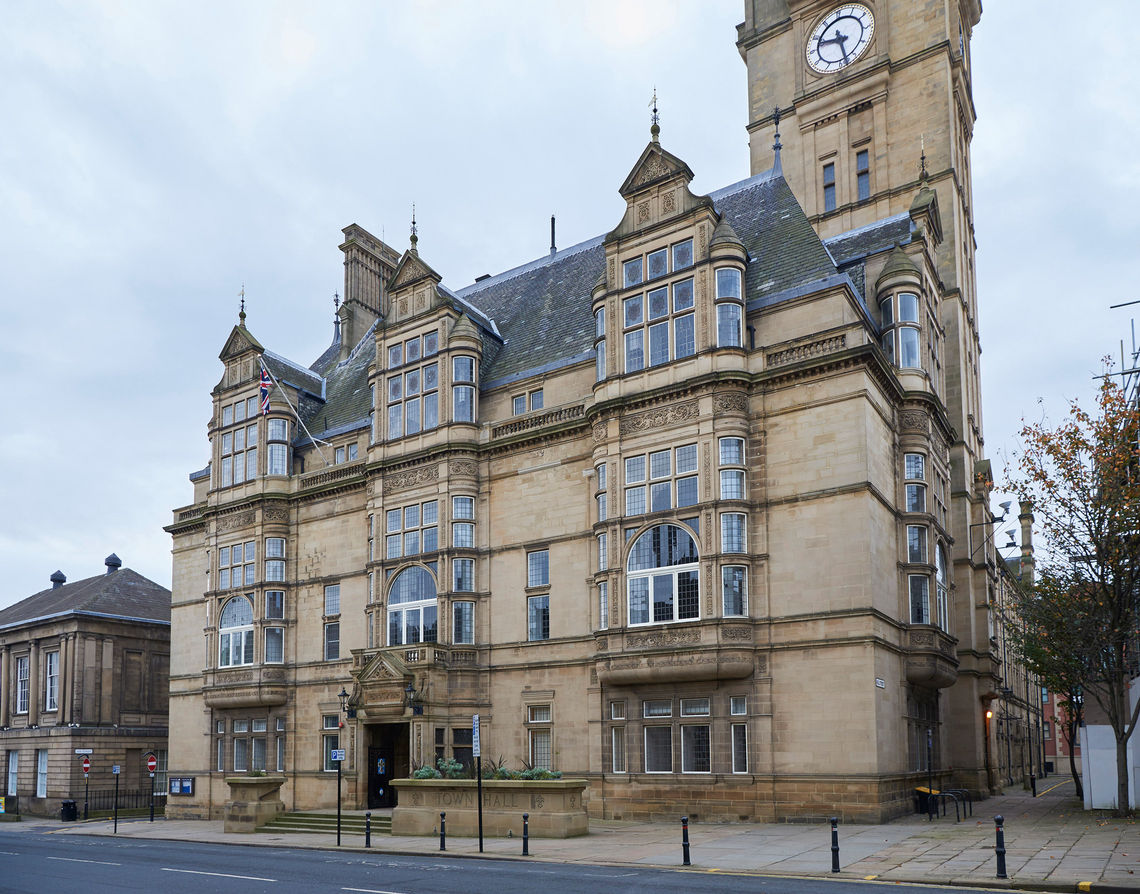 Preventive fire protection in Wakefield Town Hall GEZE