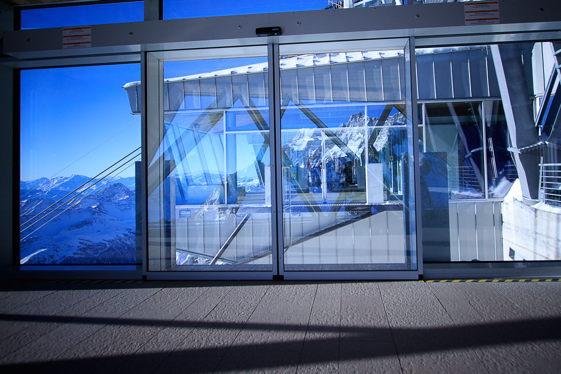 Lenyűgöző kilátás GEZE ajtó- és ablaktechnikával