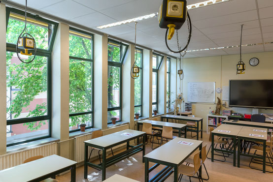 Automatisierte Fenster als komfortable Lüftungslösung im historischen Schulgebäude des Praedinius-Gymnasiums in Groningen.