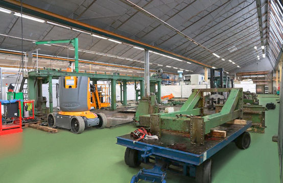 Dismantling the transfer line in GEZE’s production facility.