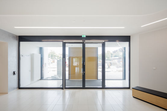 得益于功能强劲的盖泽Powerturn IS机组装置，沉重的门扇在莱昂伯格市政厅可以安全而精确地开合。