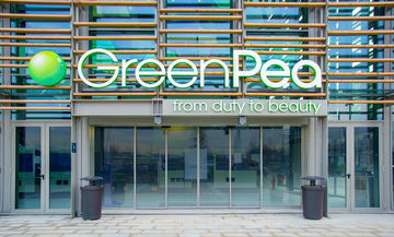 Gebäudeansicht des Green Pea Einkaufszentrum in Turin